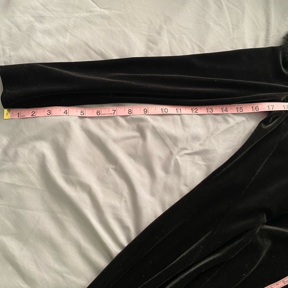 Alex Evenings black velvet fur trim off shoulder cocktail dress, Size 10 - Picture 3 of 5